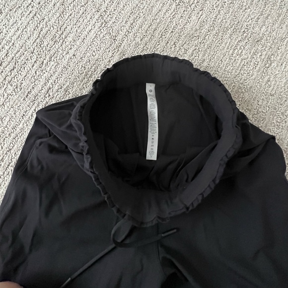 Women’s Lululemon High Waisted Joggers: Size 4 - Picture 5 of 6